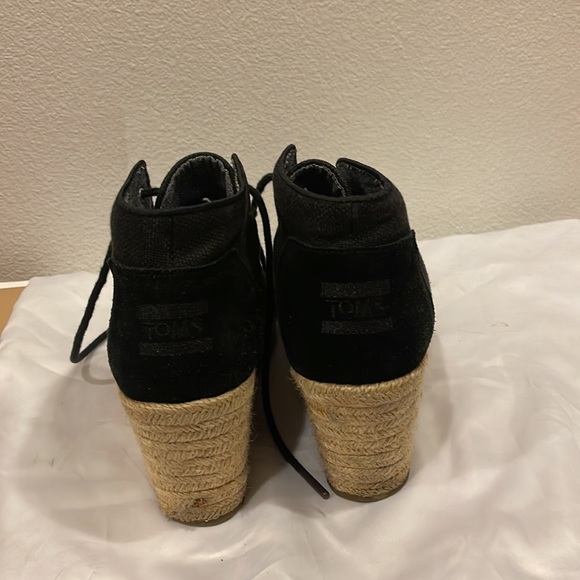 TOMS Black Suede Open Toe Bootie Women’s Size 7 - Picture 3 of 4